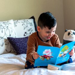 child reading a story in Spanish